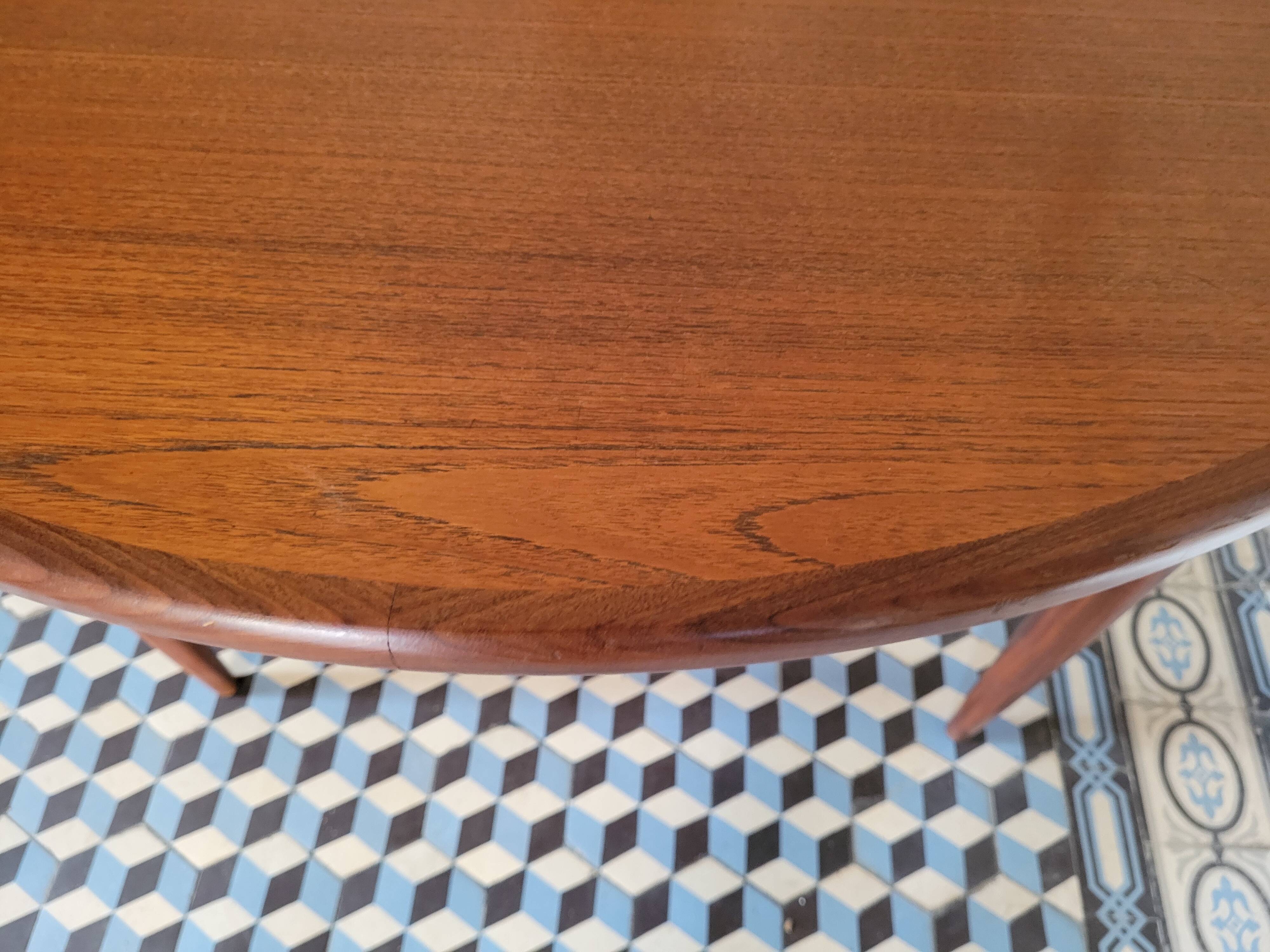 Extendable teak table by Victor Wilkins, G-Plan