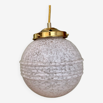 Suspension globe vintage en verre de Clichy blanc