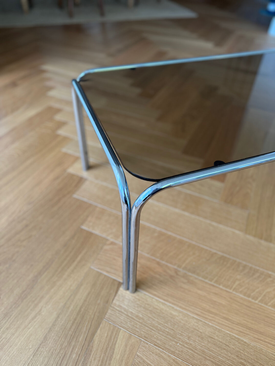 Table basse tubulaire en chrome et verre, années 70