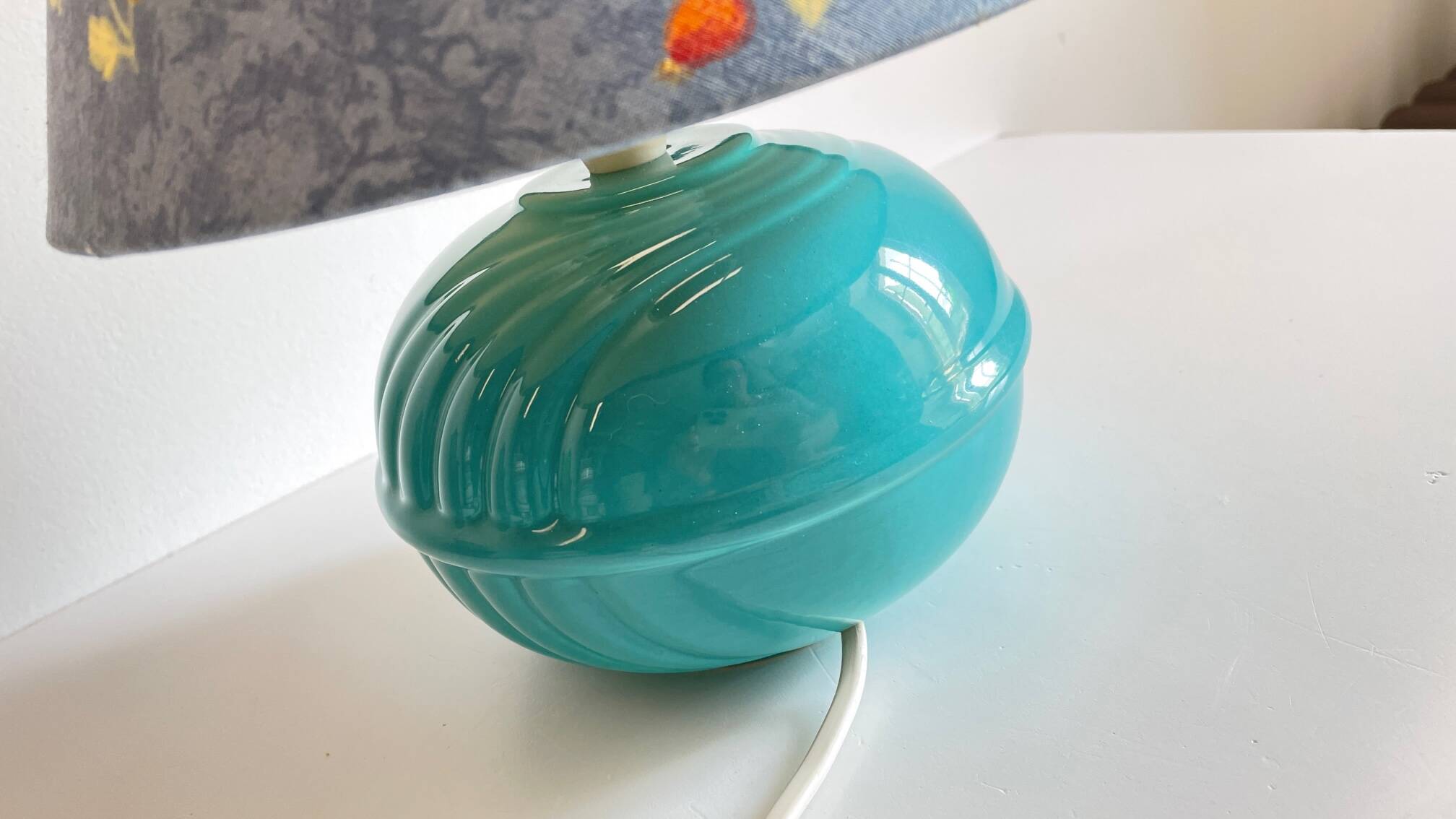 Lampe boule en céramique bleue vintage