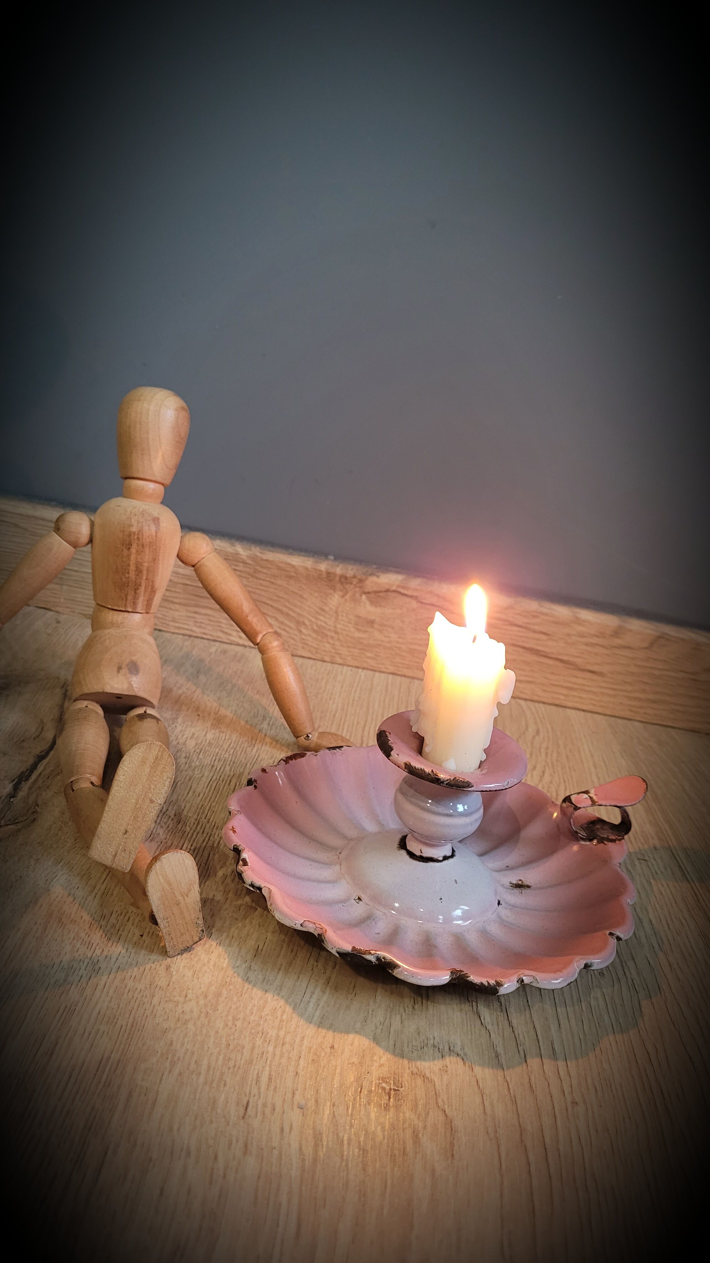 Candle holder enamelled pink cellar rat
