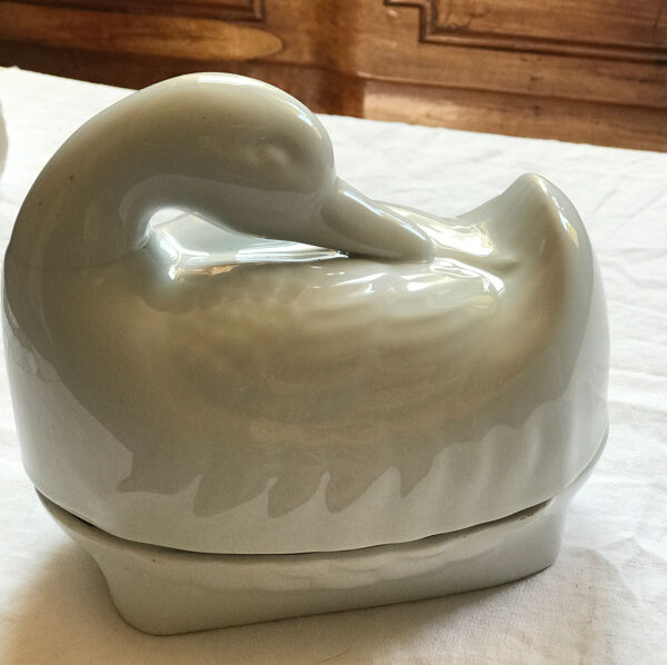 Plat avec couvercle canard porcelaine à feu