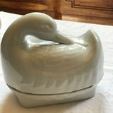 Porcelain duck dish with lid on fire