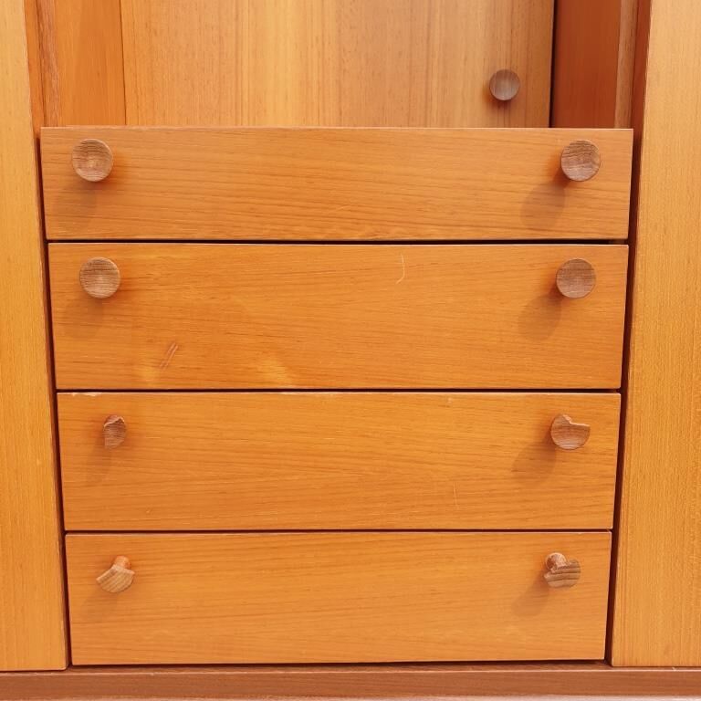 Scandinavian dressing cabinet with round mirror