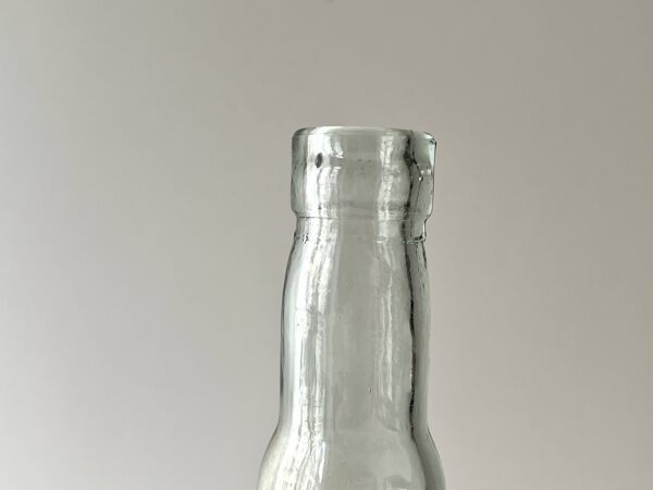 Bouteille en verre Legras ''main transparente'' vers 1920, carafe ancienne