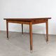 Table à manger de style mid-century moderne