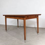 Table à manger de style mid-century moderne