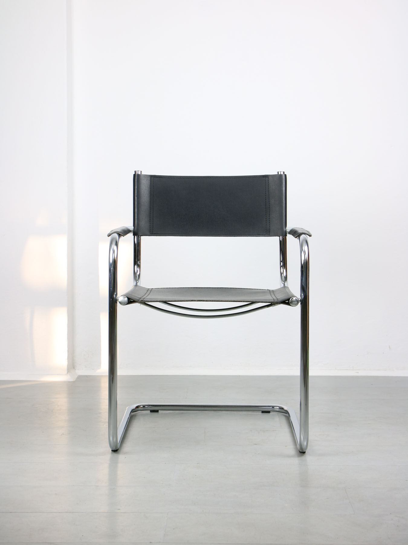 Vintage Bauhaus Cantilever S34 Leather Chair