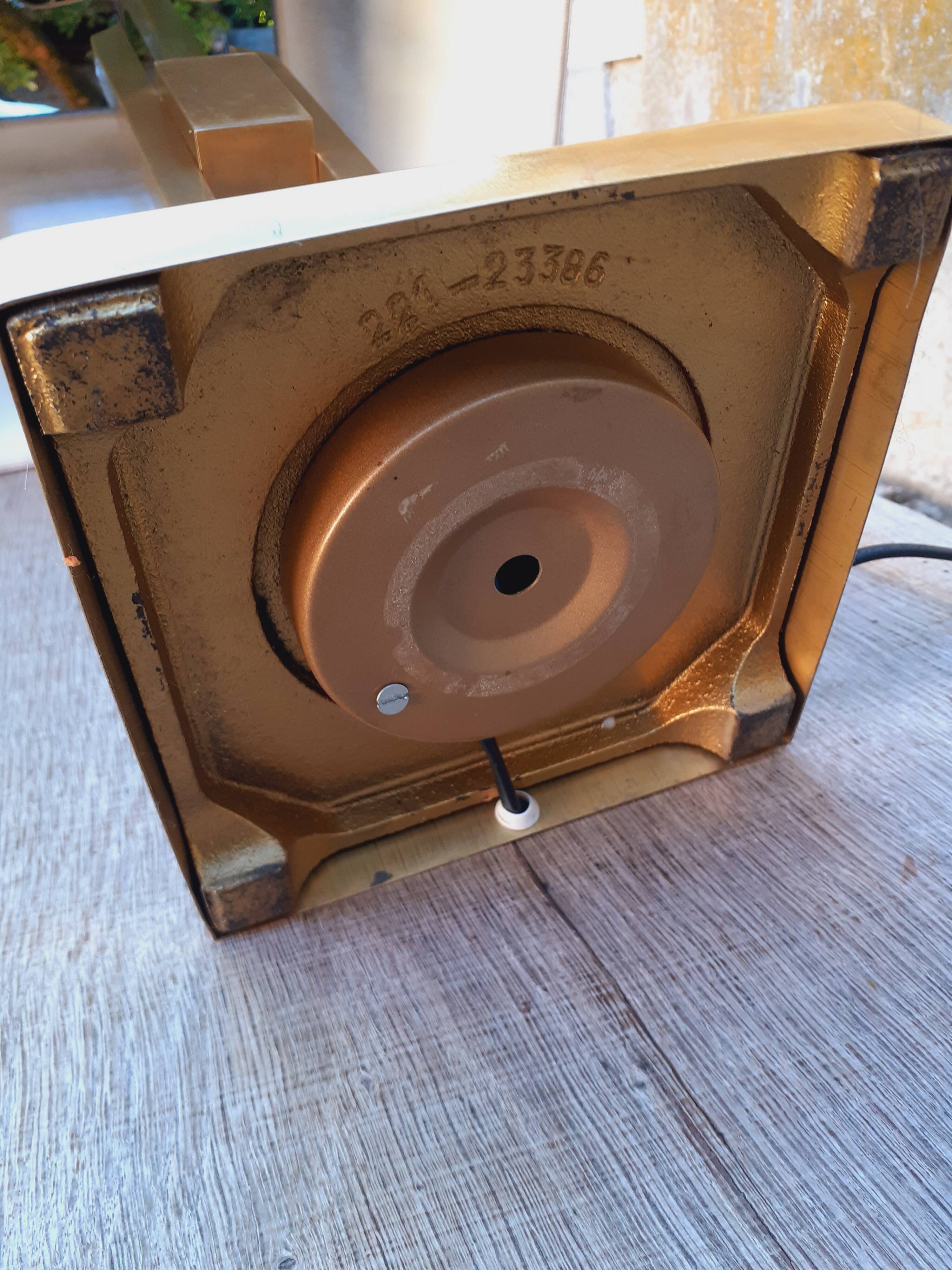 Lampe à poser dite " Gratte-ciel" en laiton année 70