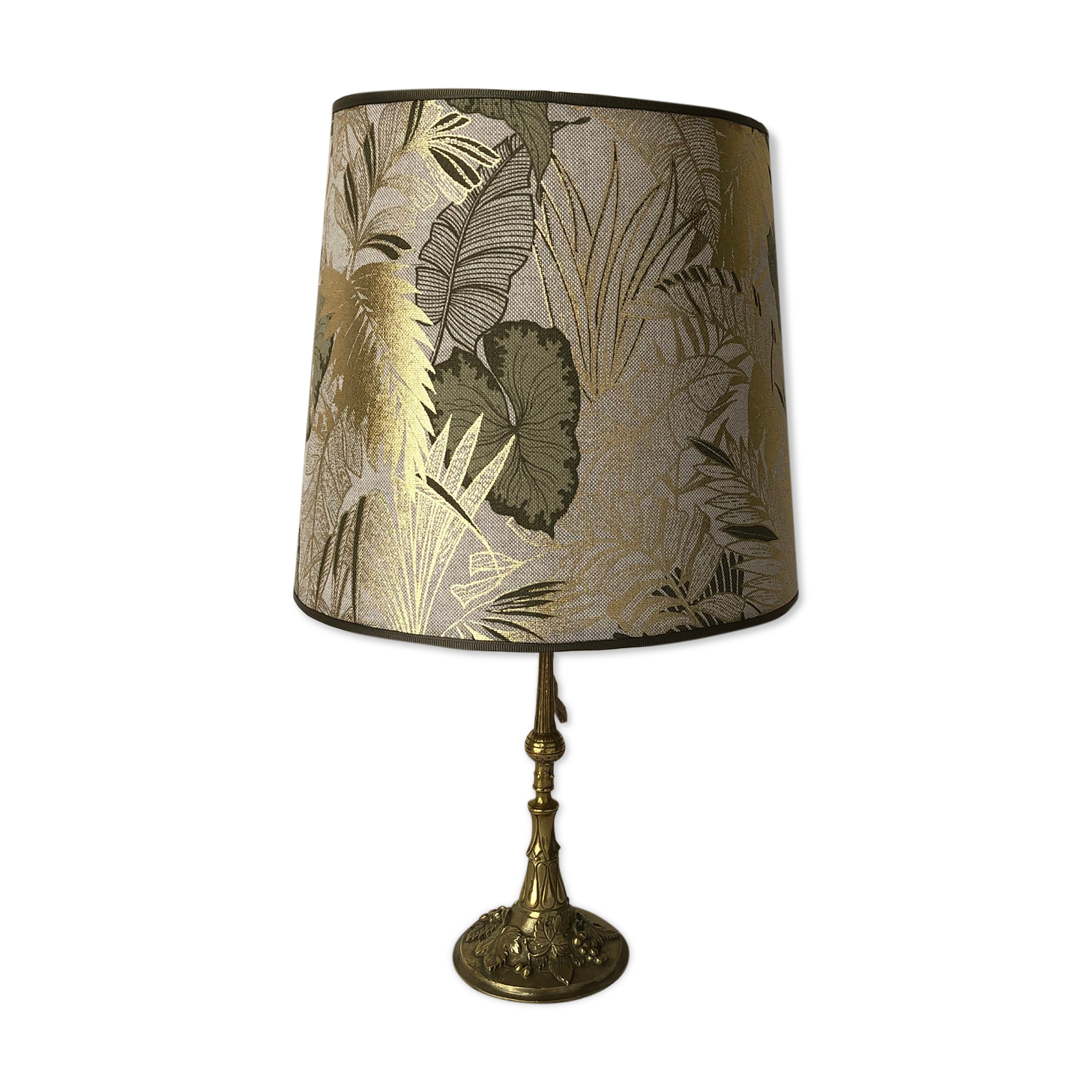Brass foot table lamp