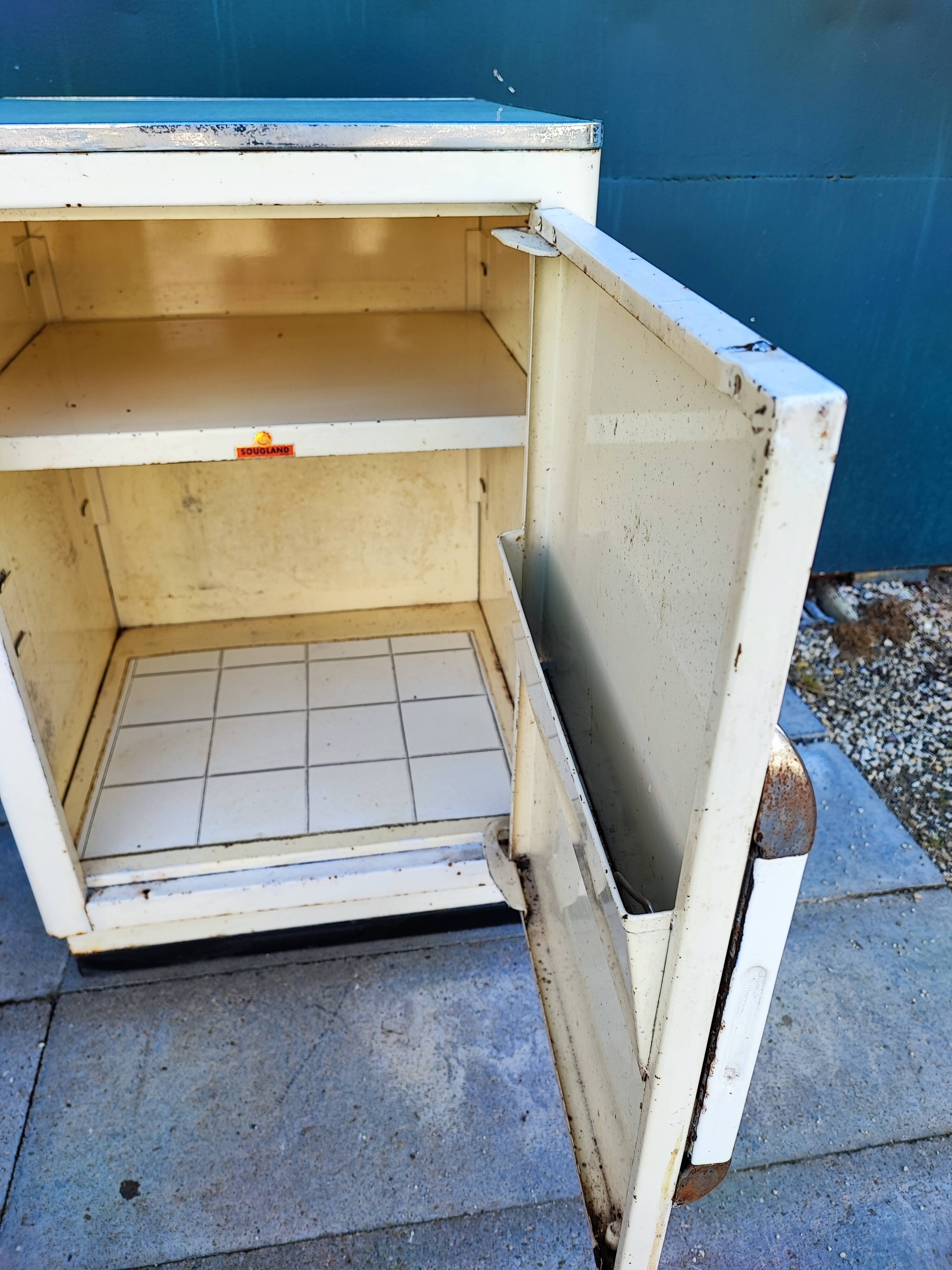 Meuble armoire de cuisine métallique