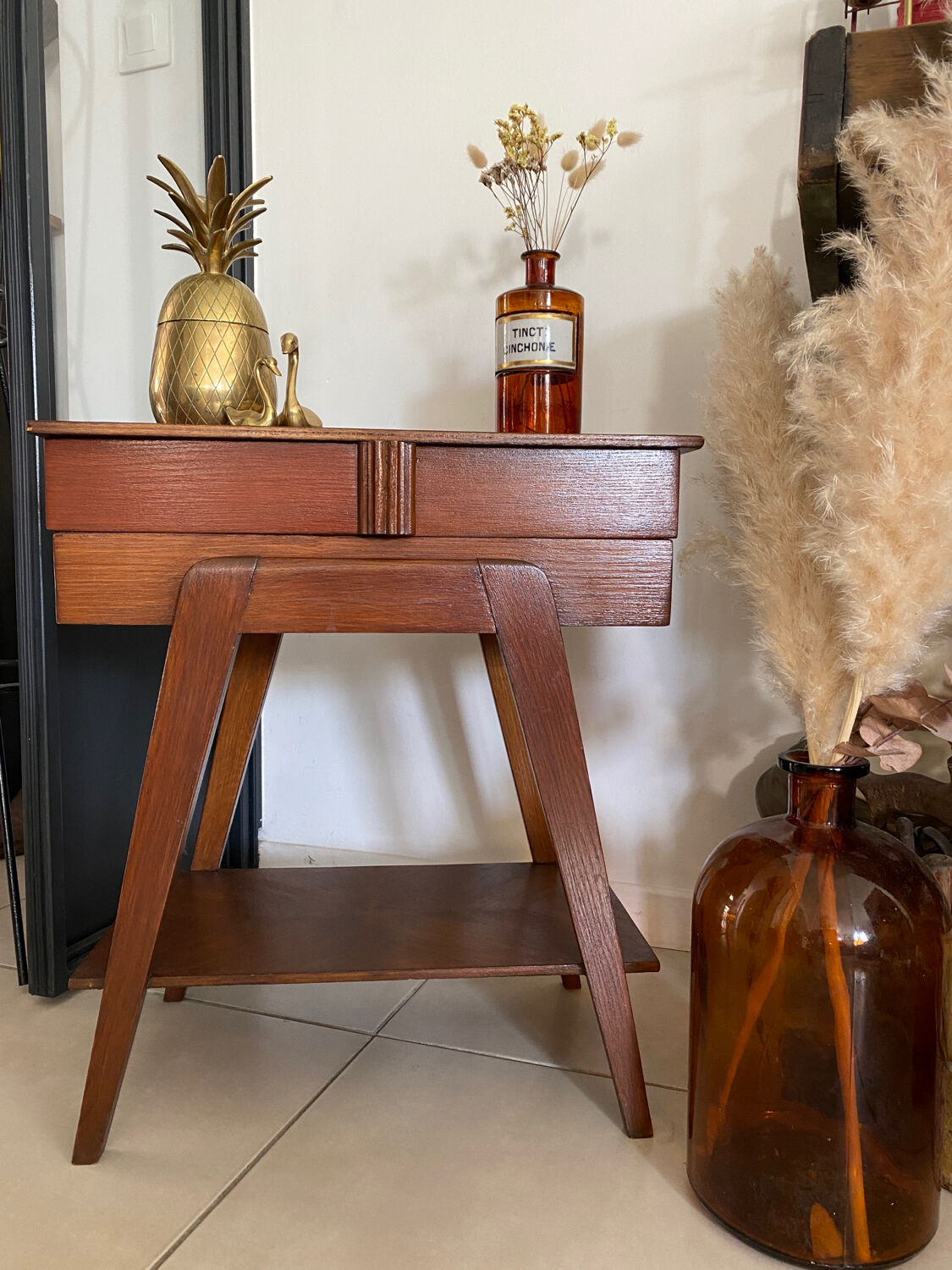 Vintage compass feet worker