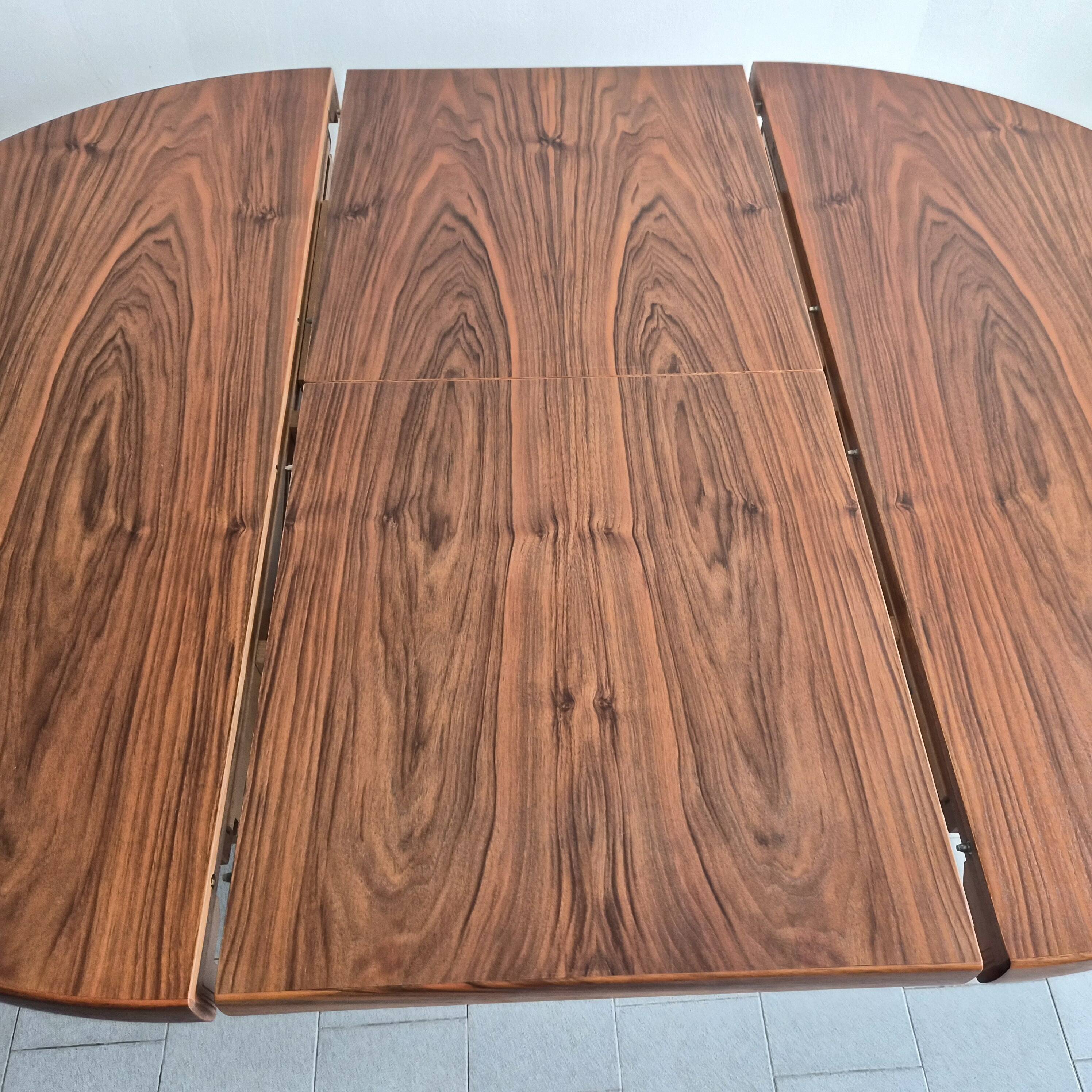 Baumann dining table 1960 extendable from 114 to 167 cm with integrated extensions.