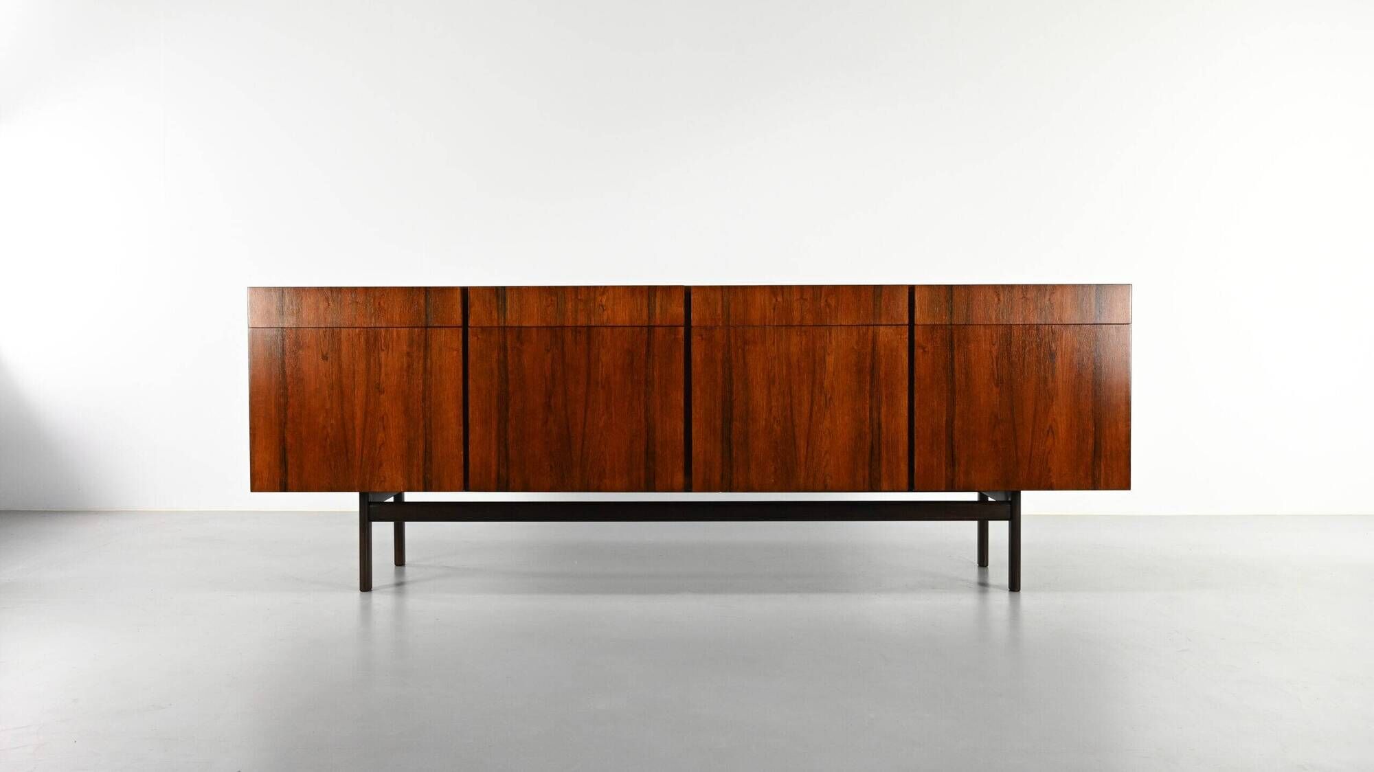 Enfilade en palissandre Ib Kofod-Larsen, Danemark, c.1960
