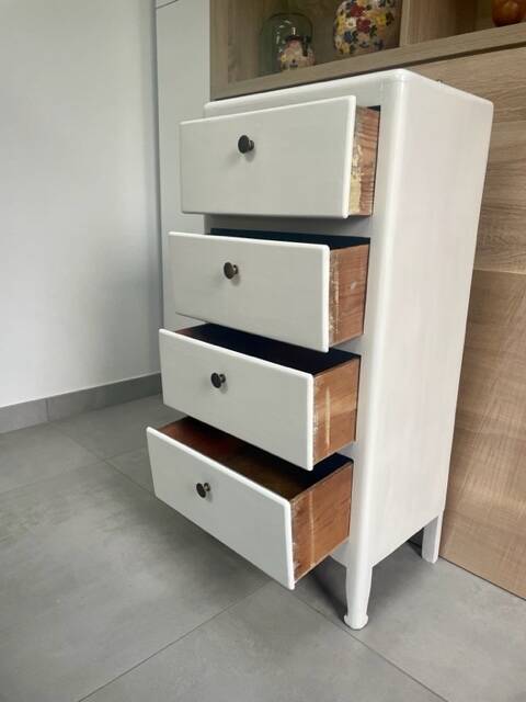 High chest of drawers with 4 original vintage drawers from the 1950s