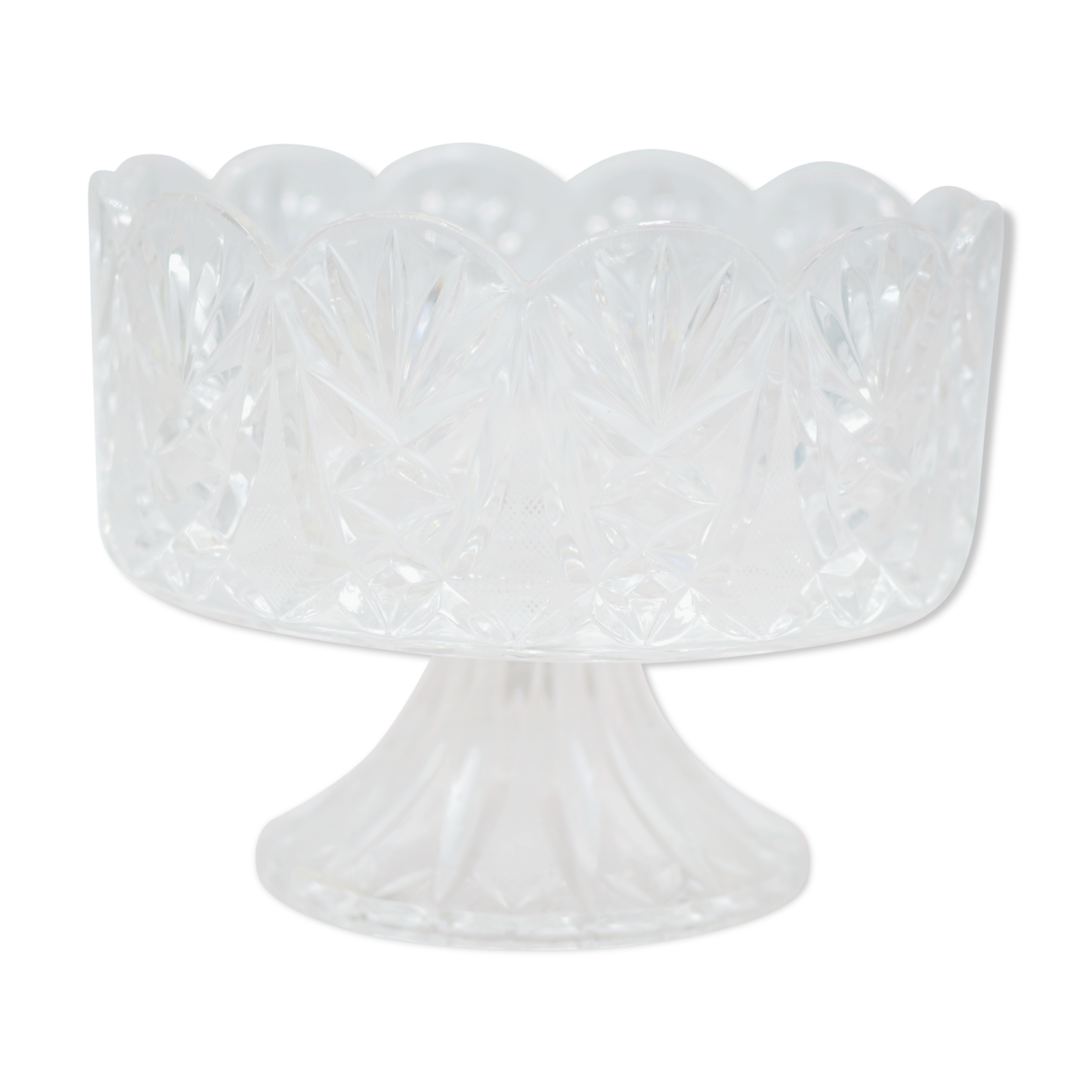 Crystal fruit cup with rounded edges