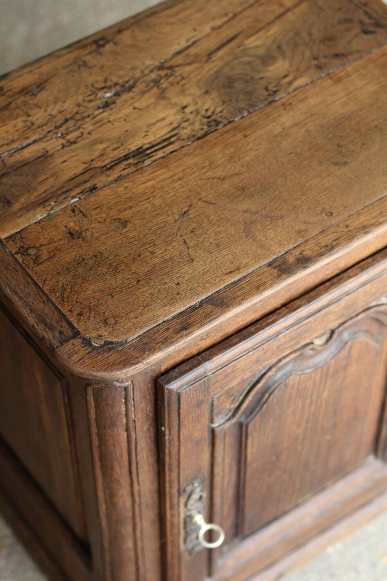 Rare: small piece of solid oak furniture (late 19th century). Bedside table, side table, wardrobe.
