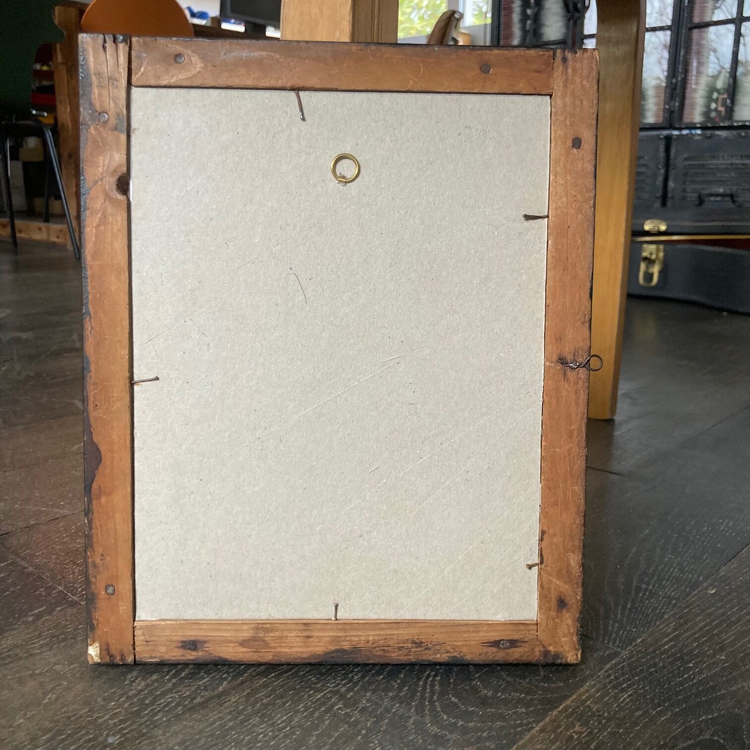 Femme voilée, cadre ancien