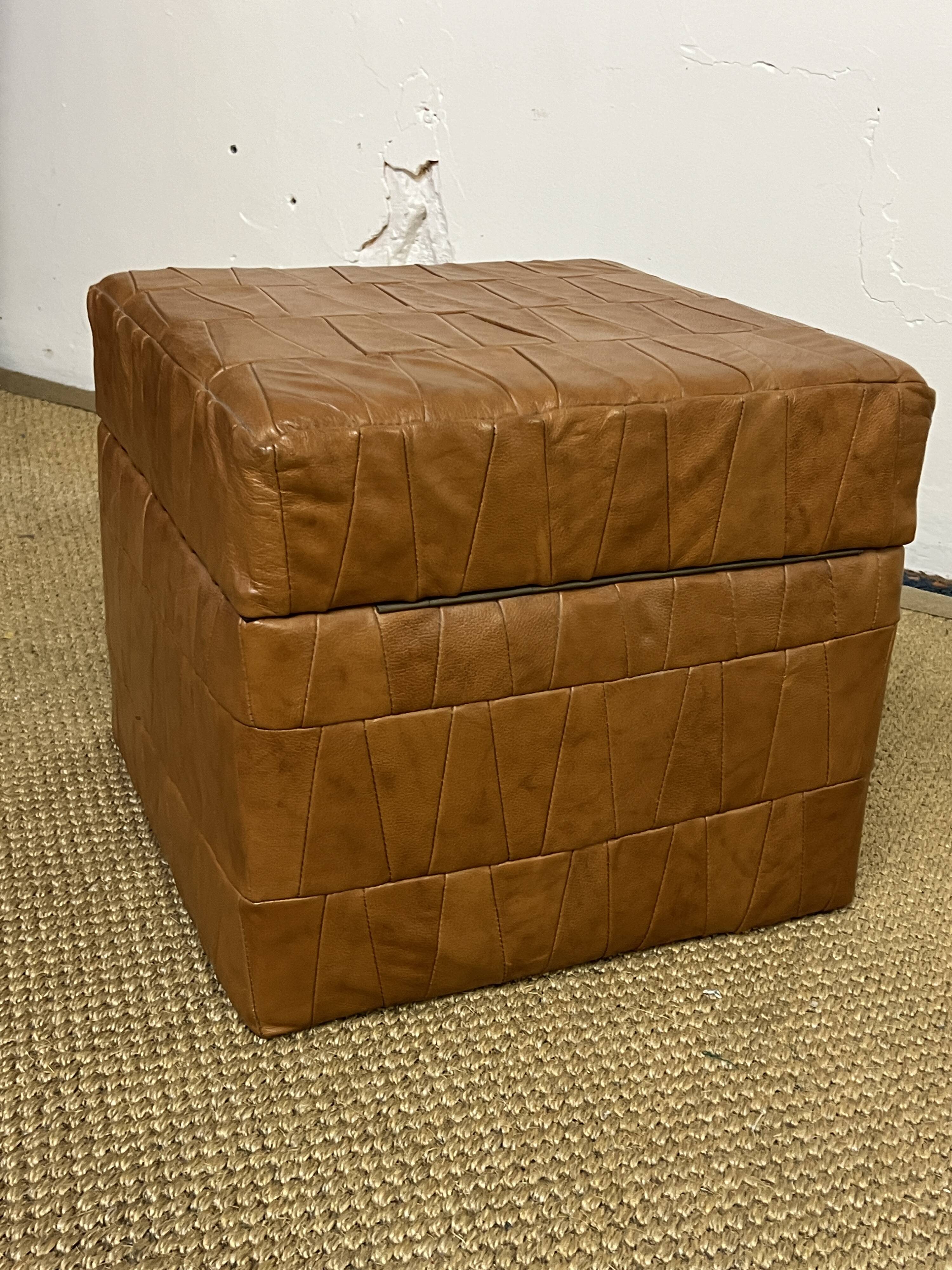 Vintage Sede leather pouf with chest