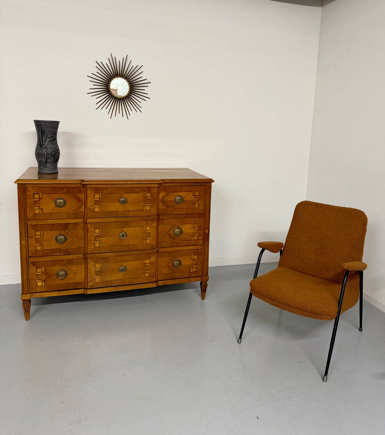 Antique marquetry chest of drawers from the transition period at the end of the 18th century, with 3 wooden drawers.