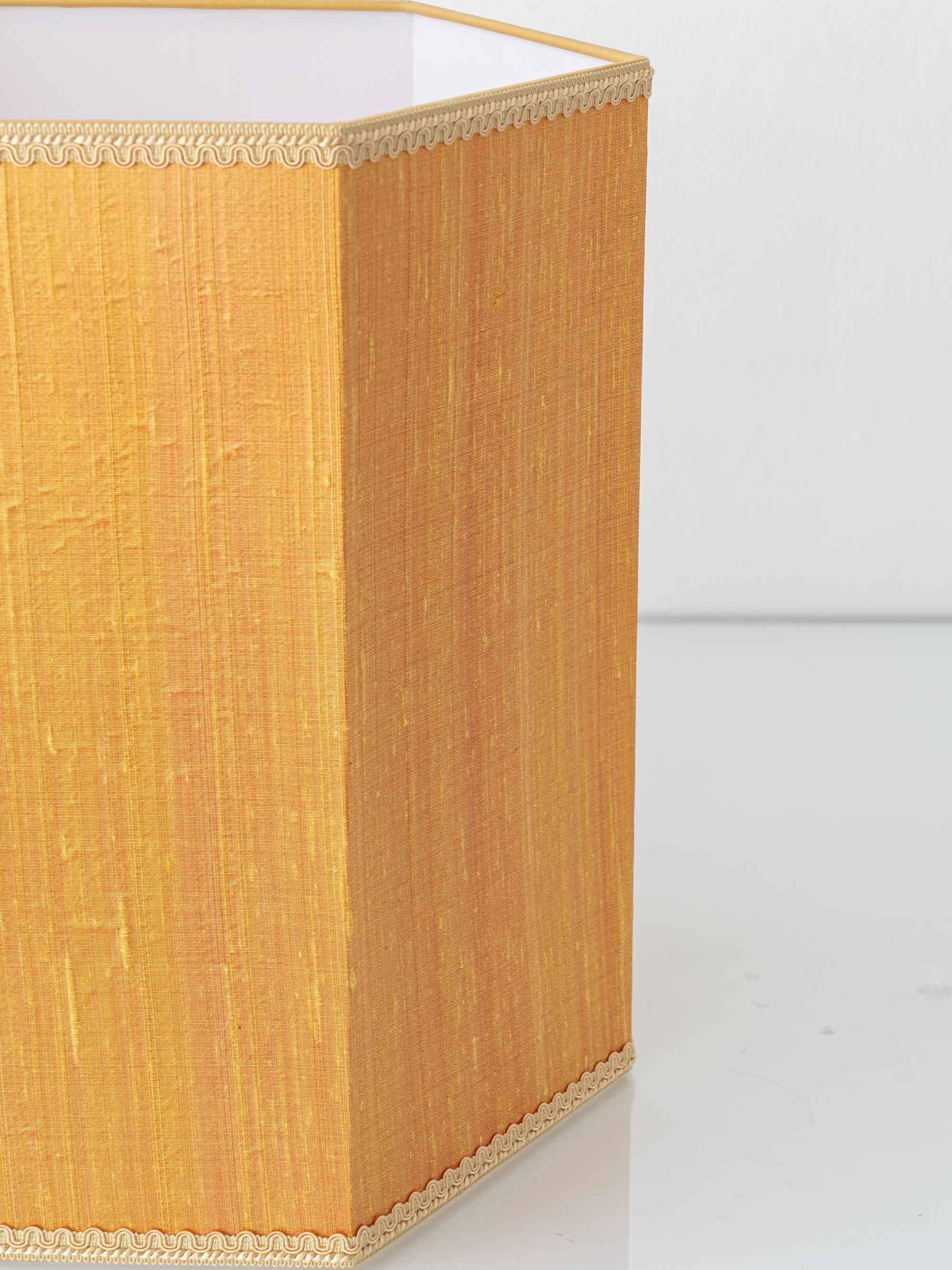 Benlloch Manises ceramic table lamp in mid-century Spanish revival style.