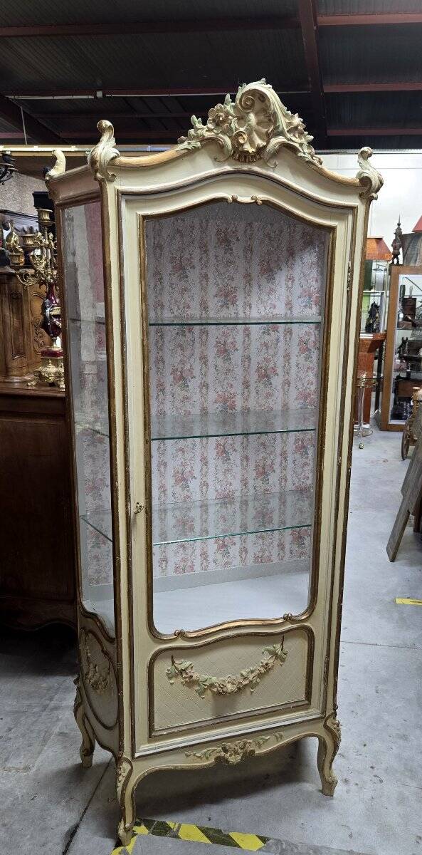 Louis XV / Rococo style display cabinet, painted wood in cream and gold tones.