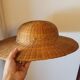 Ancien chapeau asiatique colonial tissé en paille osier feuilles bambou