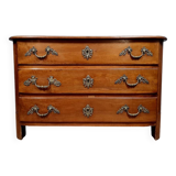 Commode cintrée époque Louis XIV en noyer circa 1720
