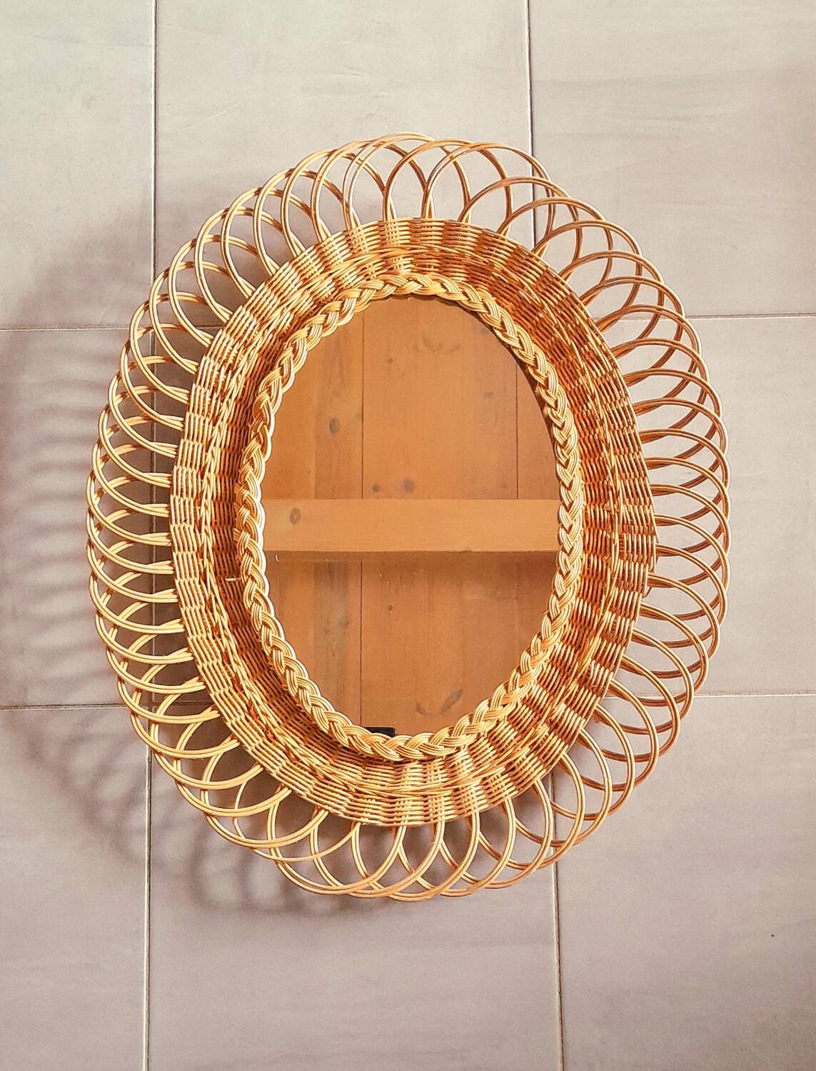 Miroir ovale en rotin 1960