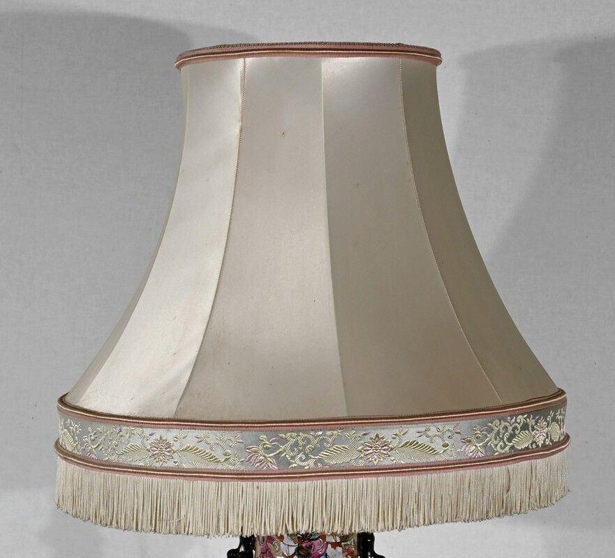 Porcelain lamp from Nanjing, China – Late nineteenth century