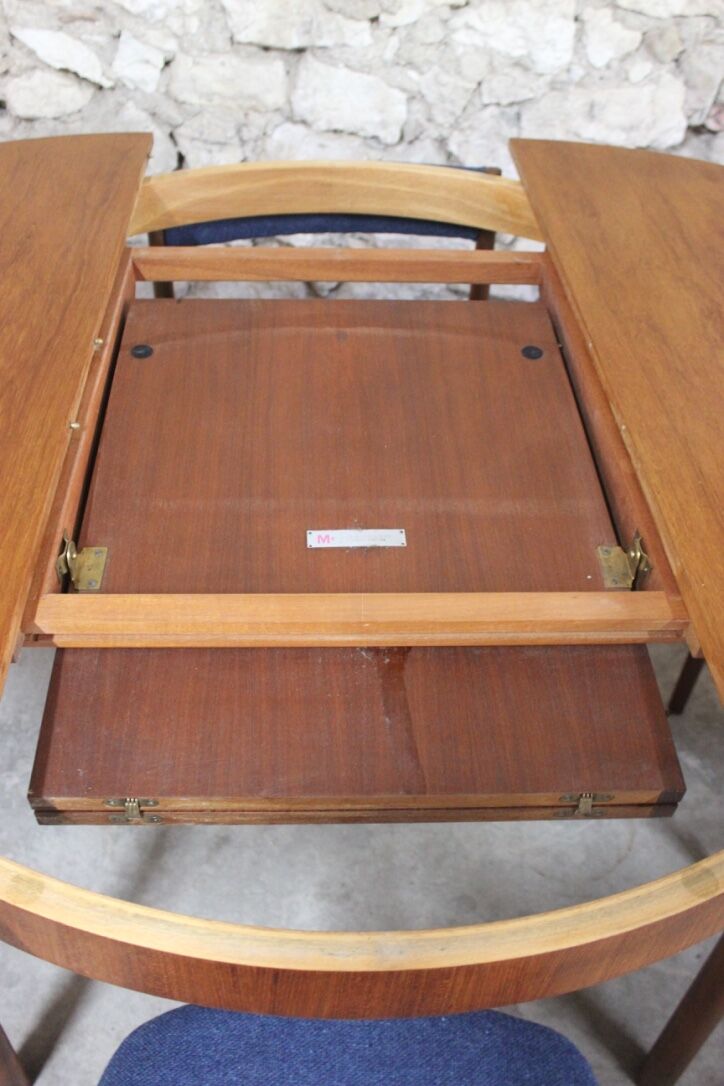 Set dining table 4 chairs by publisher McIntosh