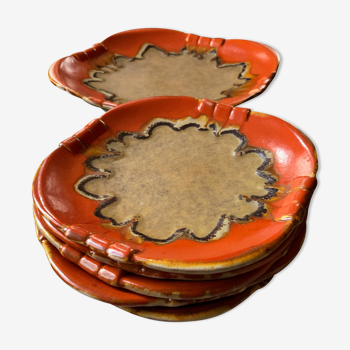 Dish and 4 plates in glazed stoneware orange color and pattern