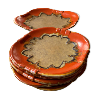 Dish and 4 plates in glazed stoneware orange color and pattern