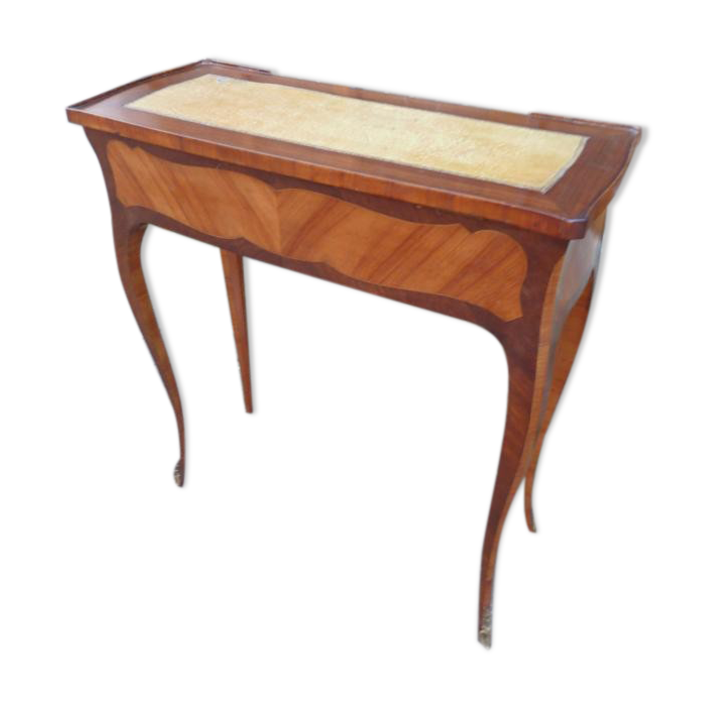 Table and hairdresser at the end of the 19th century