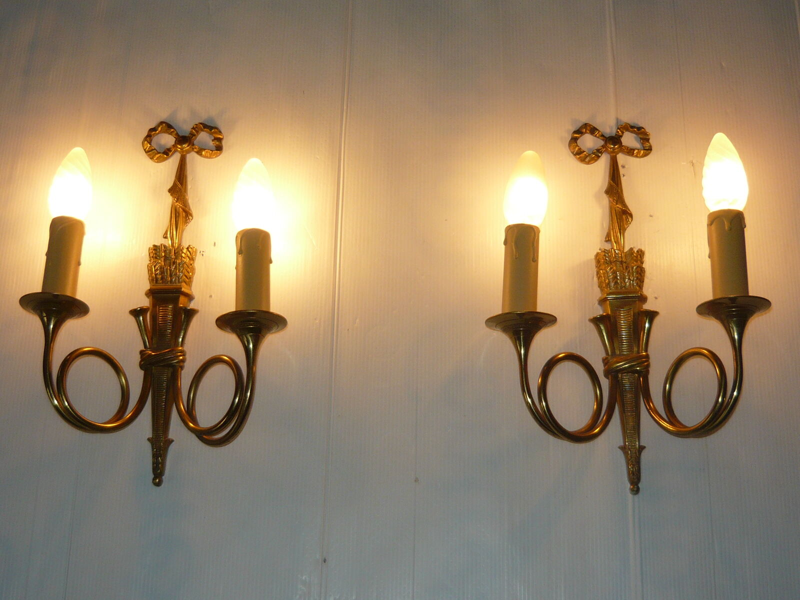 Pair of wall lamps Louis XVI hunting horn bronze dore