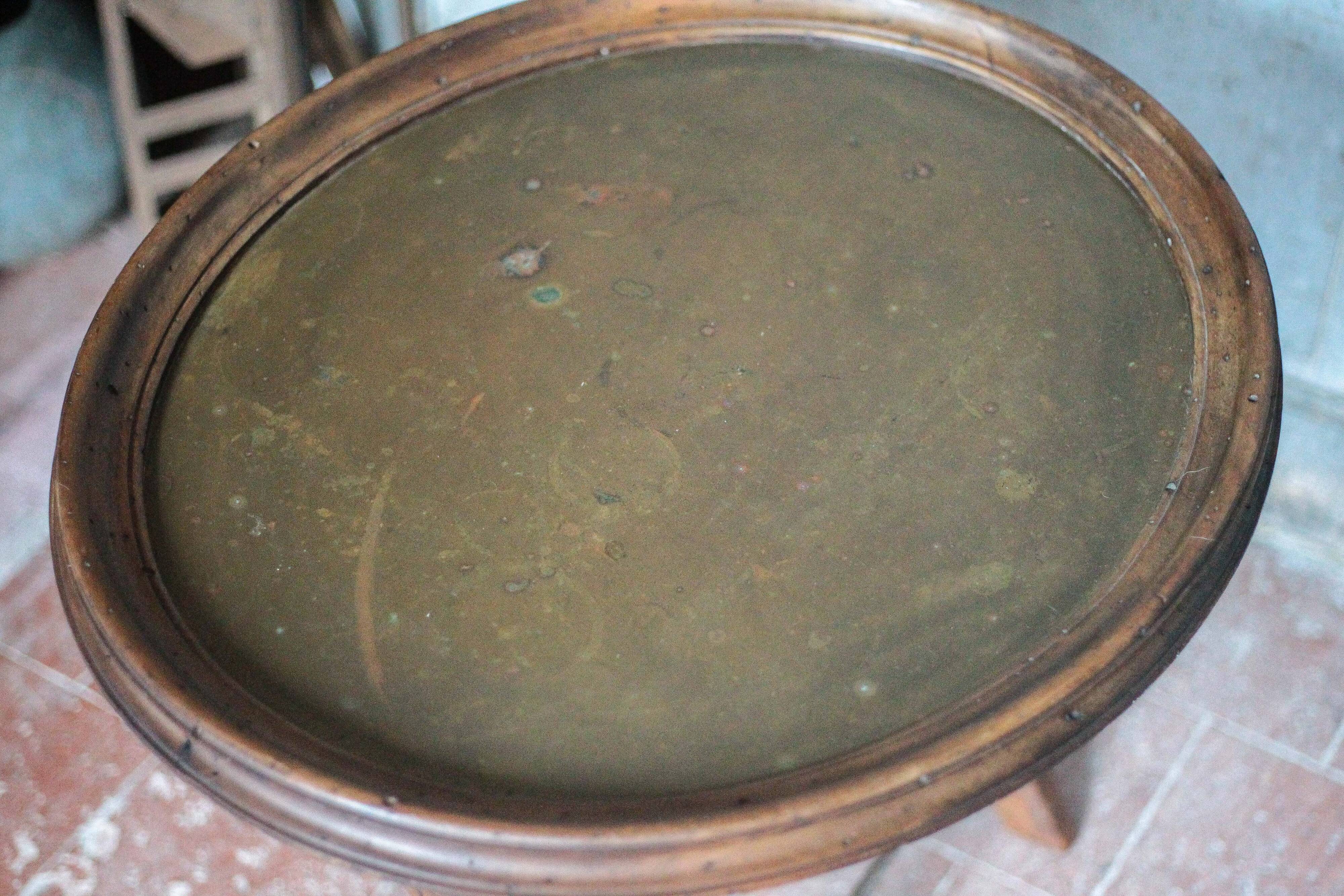 Small folding coffee table with a wooden top and brass in the Napoléon III style.