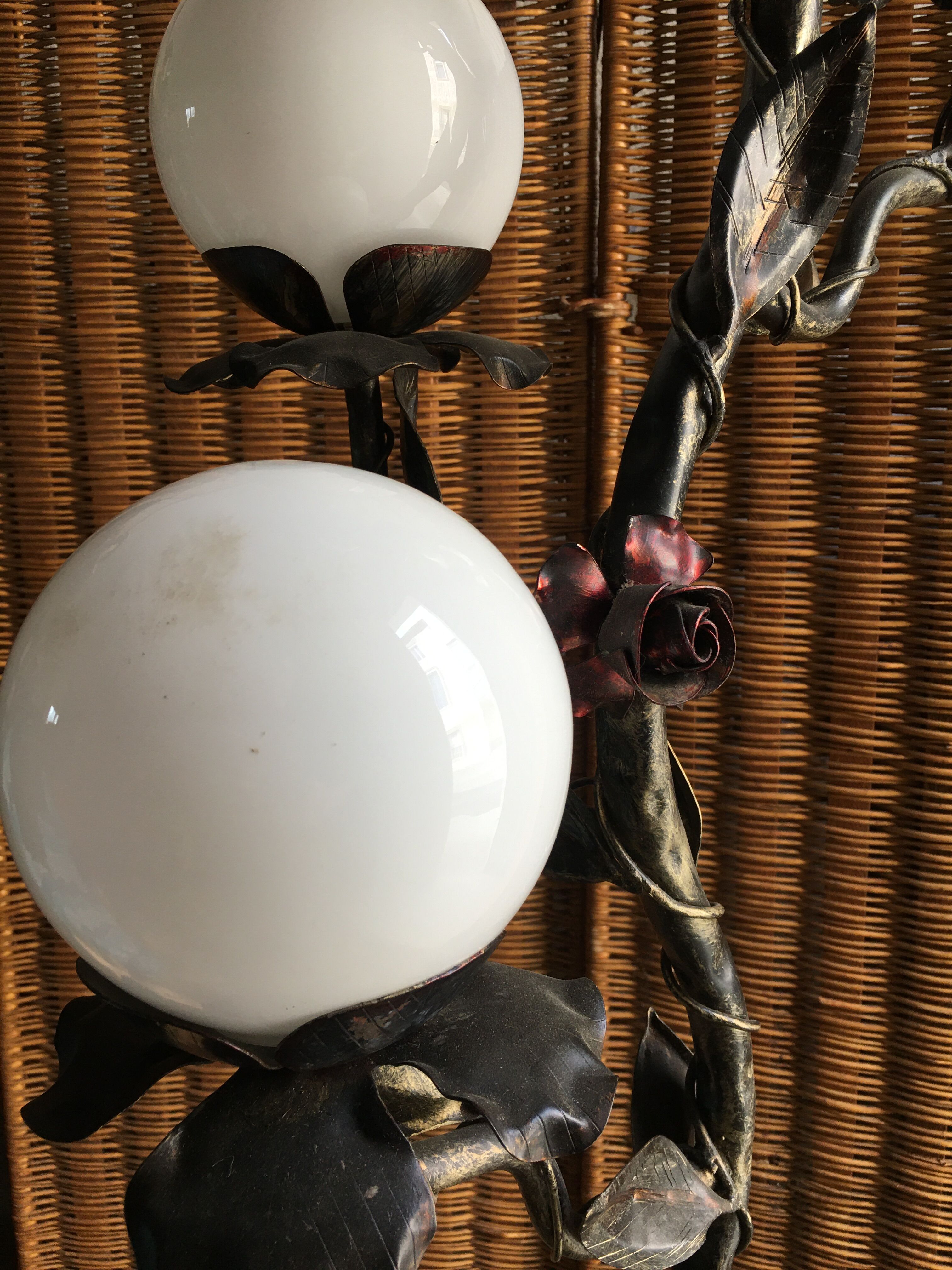 Footlight with opaque crystal globes.