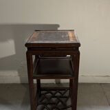 Ancienne table d'appoint en orme oriental chinois du 19ème siècle.