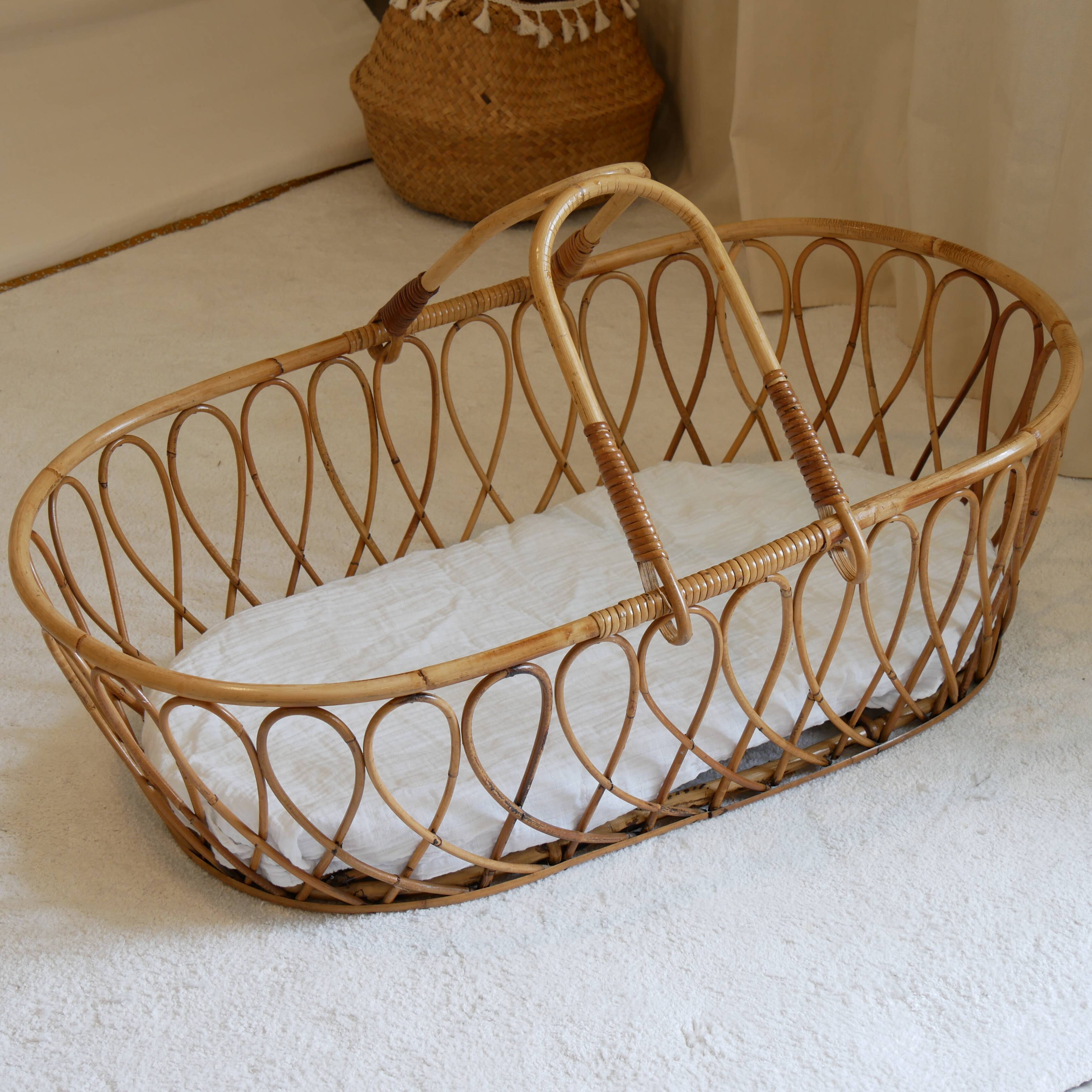 Couffin en rotin vintage