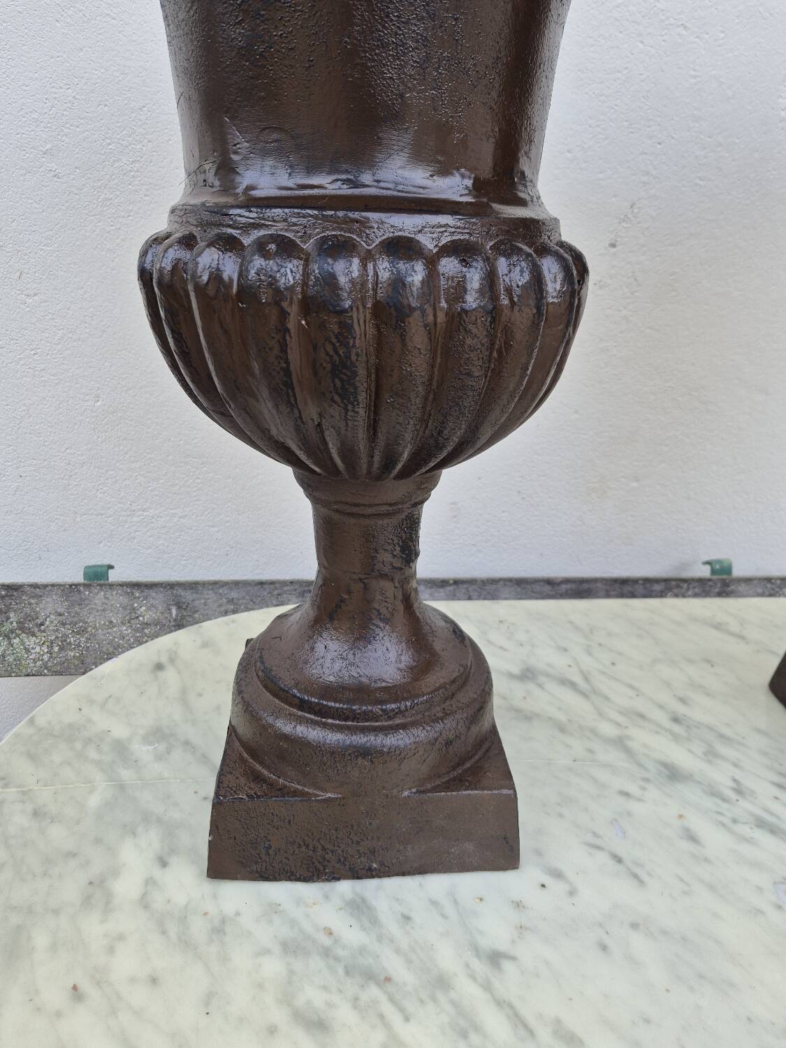 Pair of Medici cast iron vases from a bourgeois house - H73cm