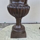 Pair of Medici cast iron vases from a bourgeois house - H73cm