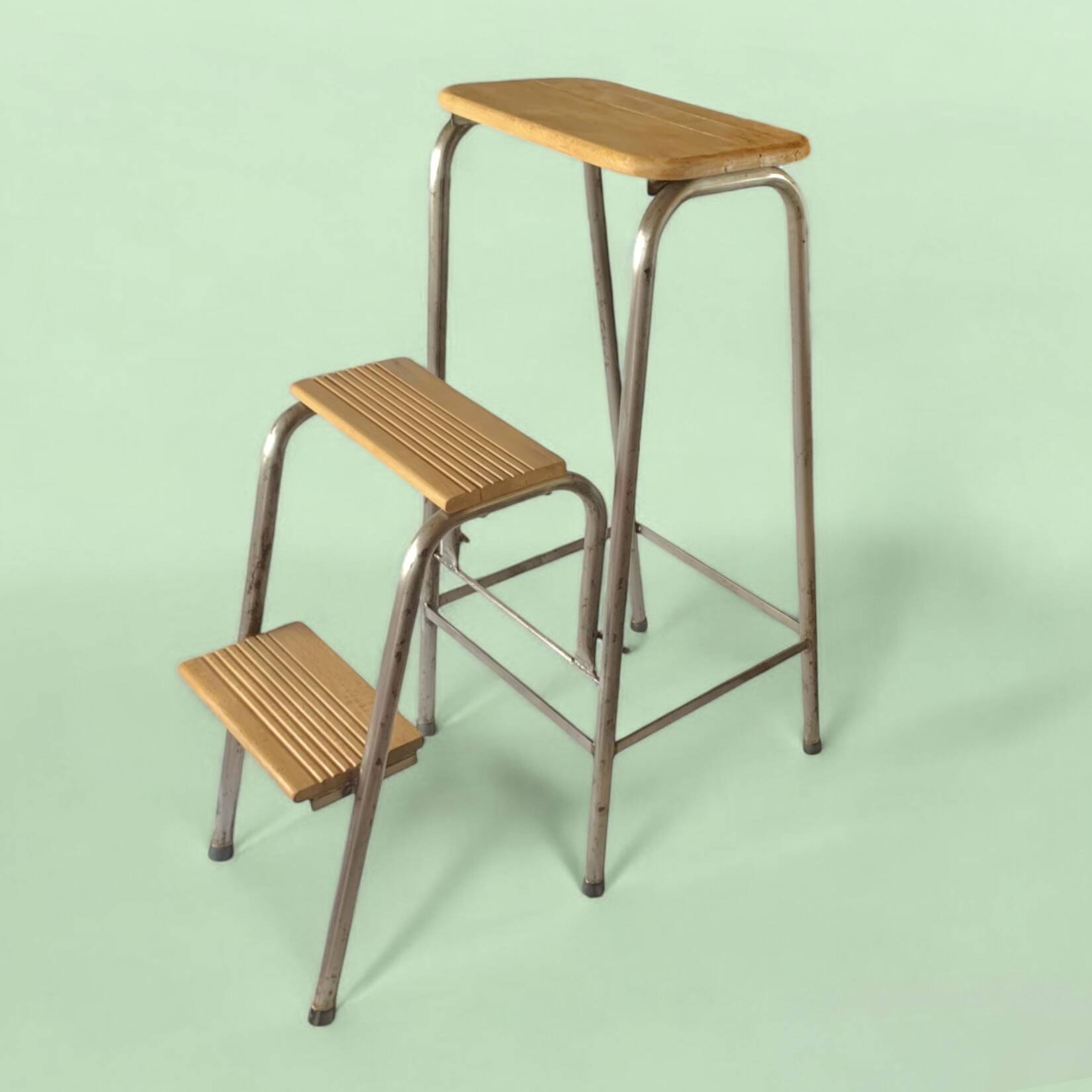Old wooden workshop stepladder - seat height: 85 cm