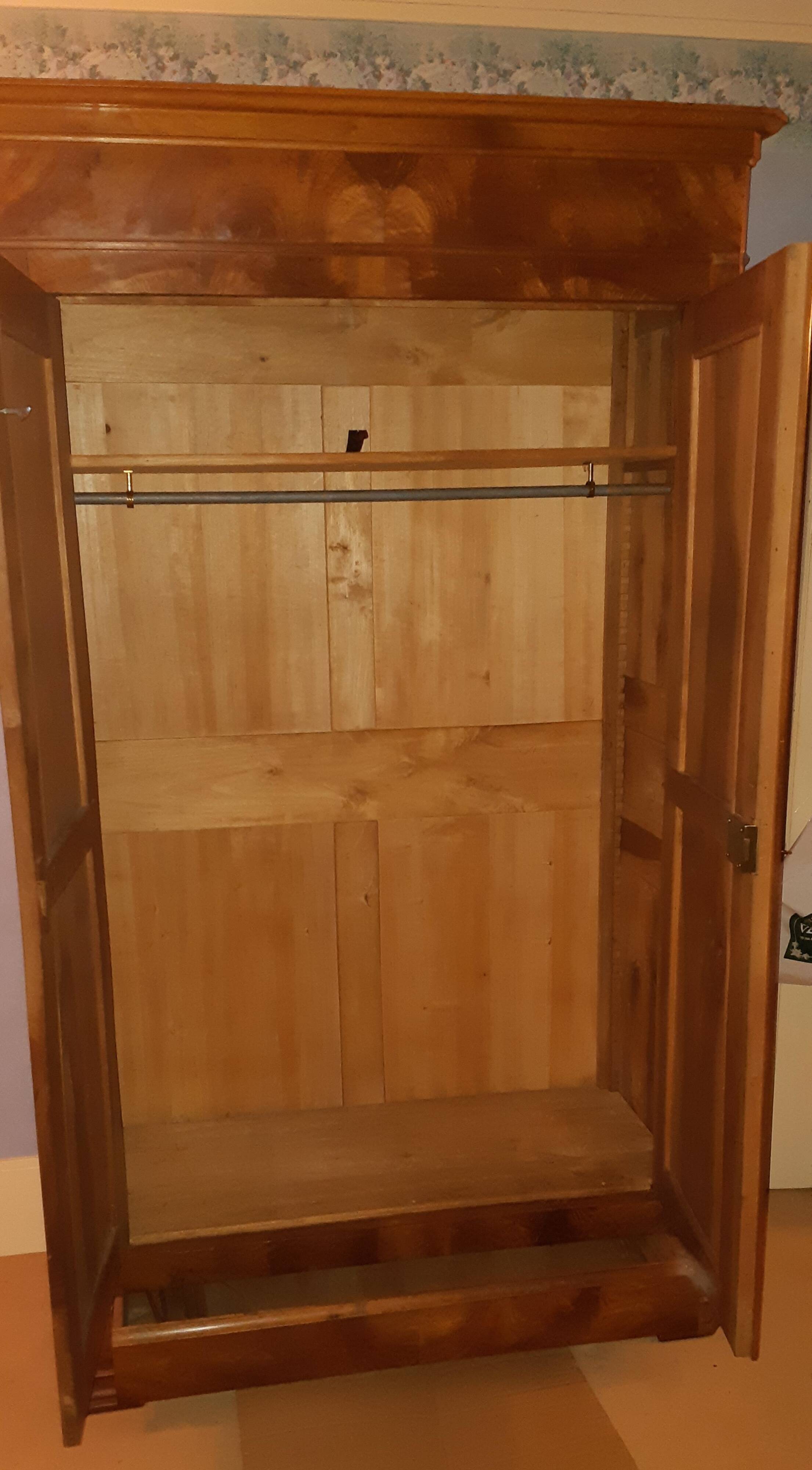 Vendeenne wood fruitier cabinet