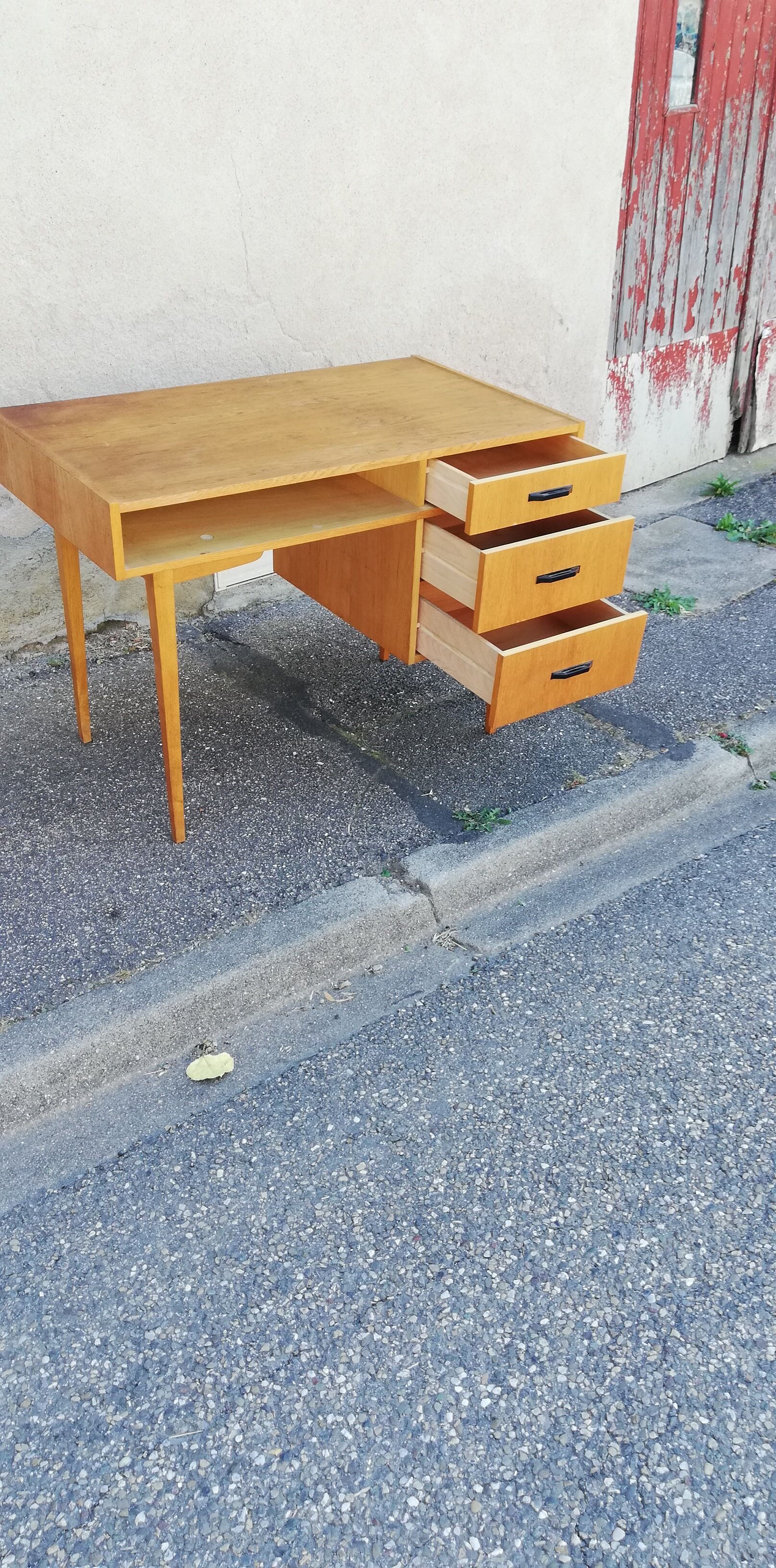 Vintage desk 3 drawers