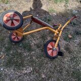 Tricycle des cours de récréation des années 70