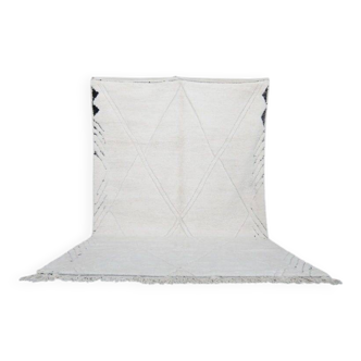 Handmade Moroccan Beni Ourain rug in cream white, 150/250cm