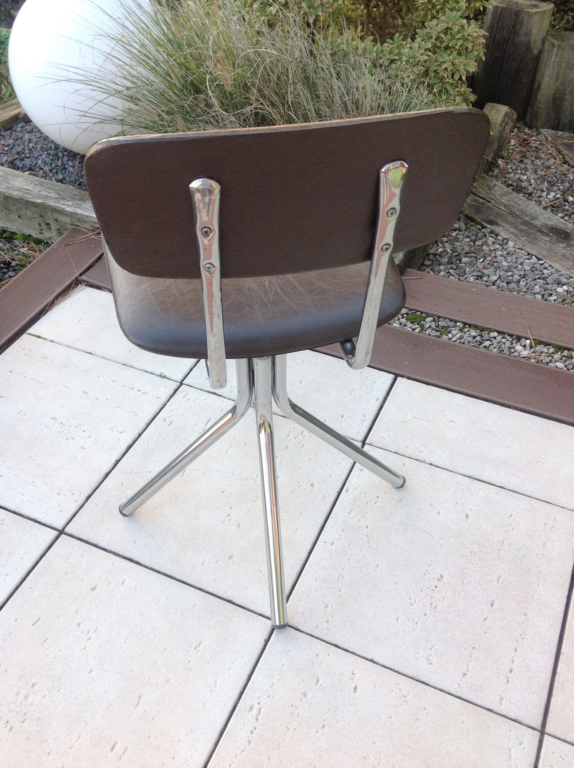 Swivel chair in chromed metal and skai brown years 60-70