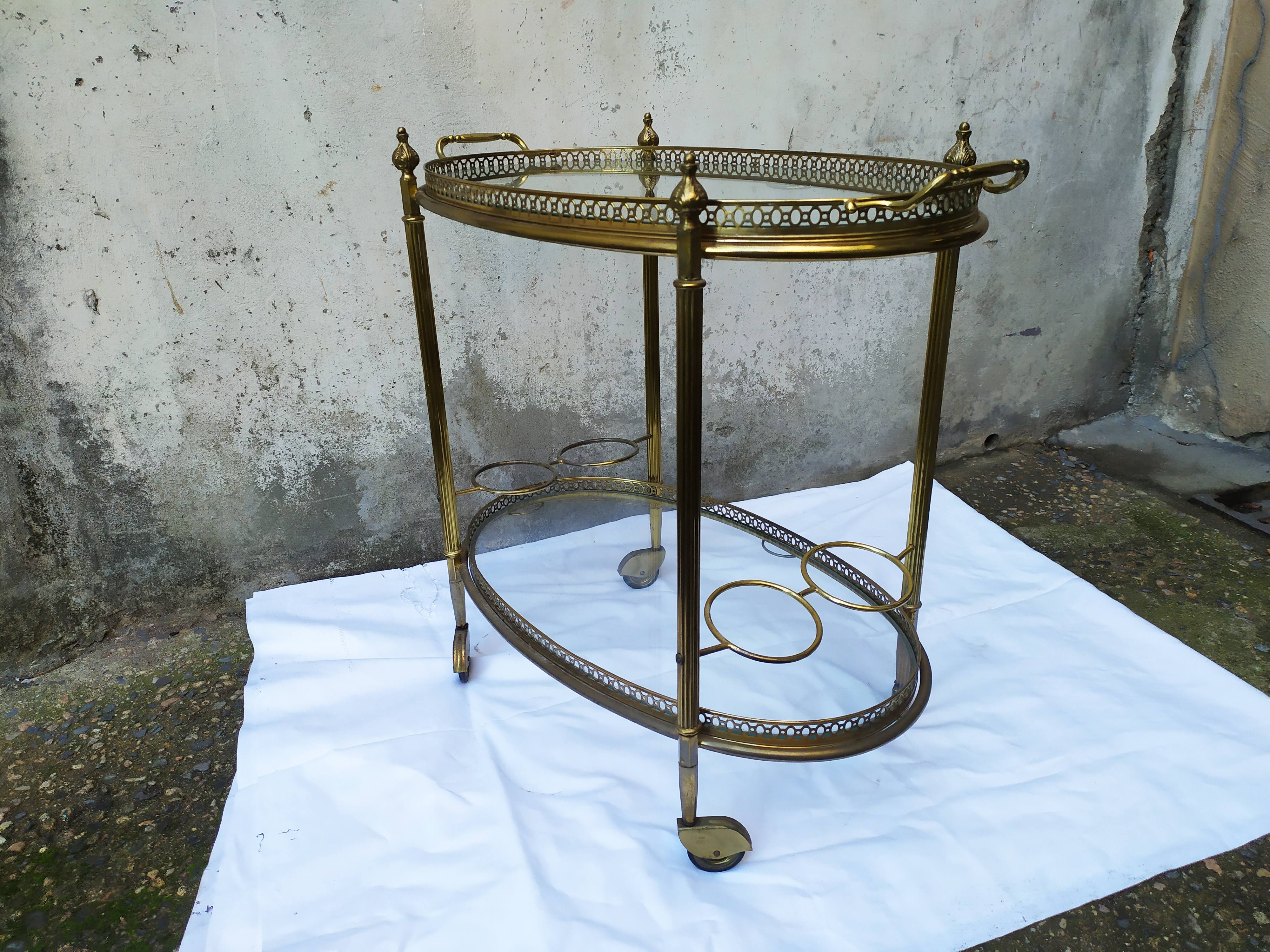 Golden rolling bar dessert