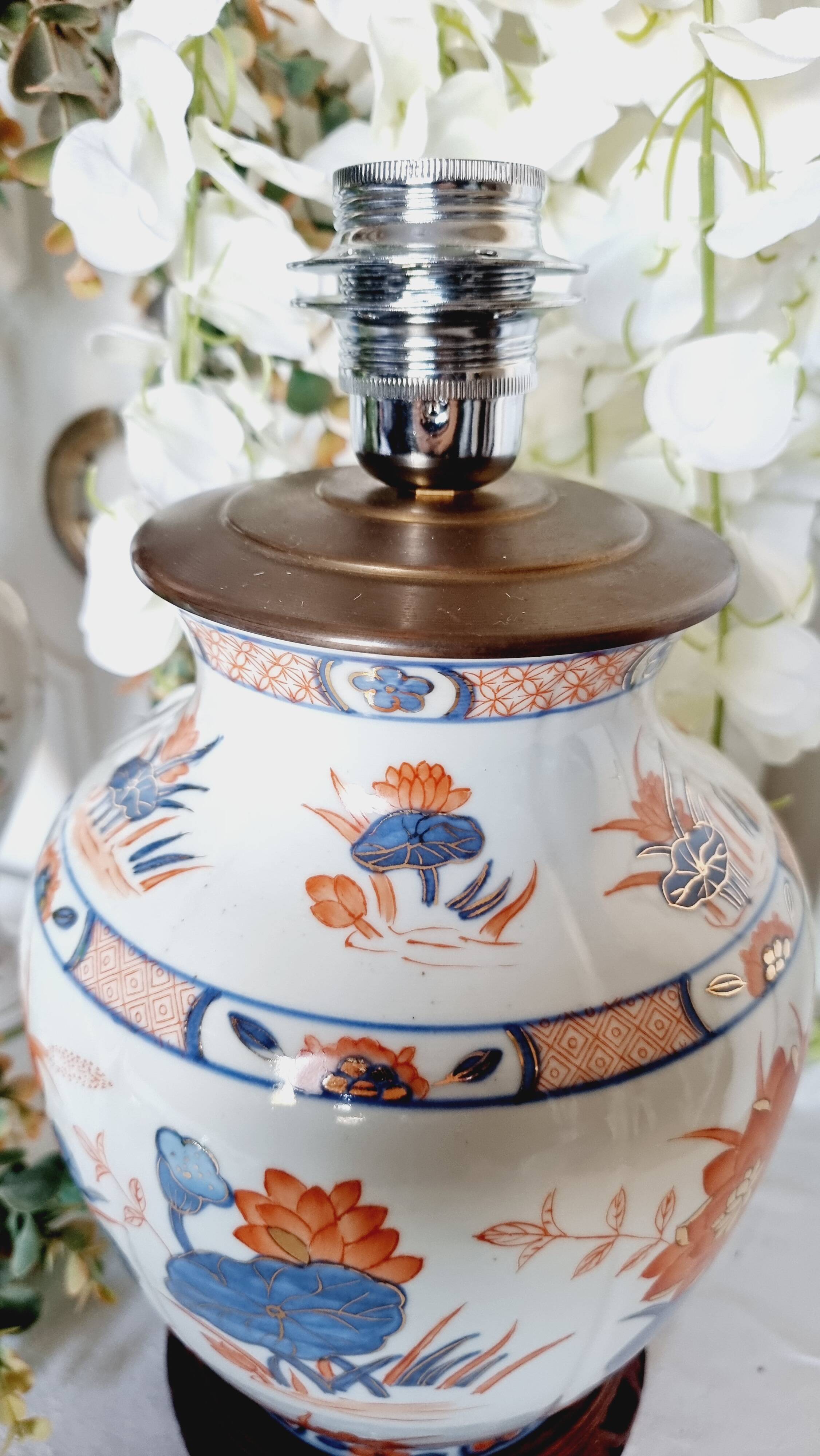 Hand-painted porcelain table lamp, Chinese Imari style.