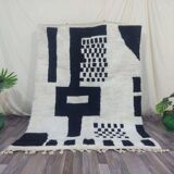 Handmade pure wool rug, natural size 200 x 300 cm.